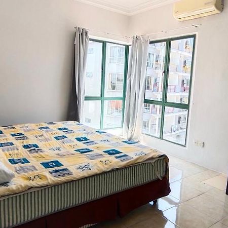 Gold Coast International Resort Kampong Bukit Beruang エクステリア 写真