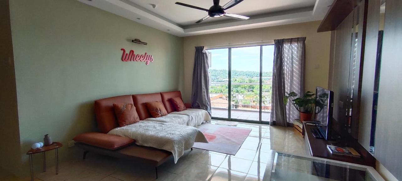 Gold Coast International Resort Kampong Bukit Beruang エクステリア 写真